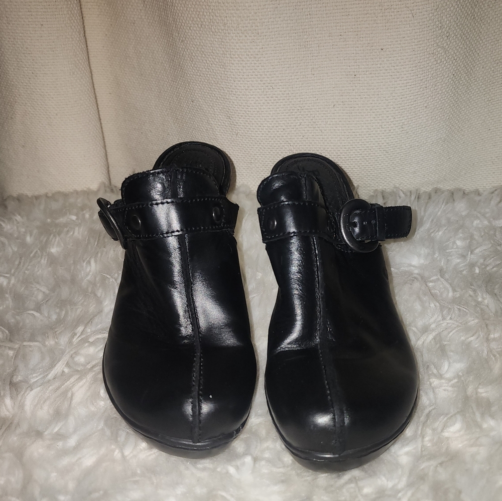 Born Black leather heeled mule